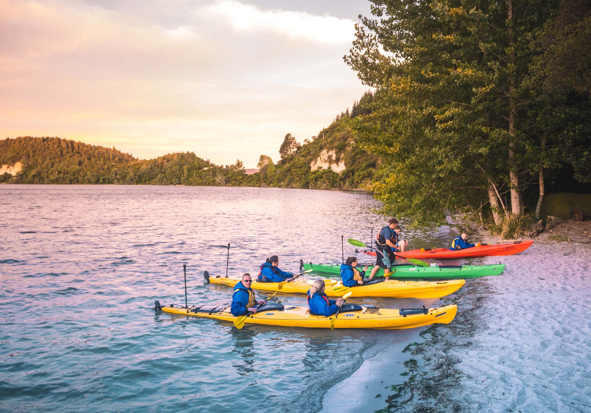 Starlight/Gourmet Kayak Tour Rotorua